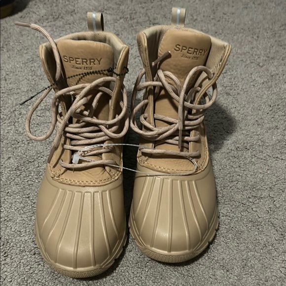 Sperry Shoes - NWOT Sperry Duck Float Off White Boots